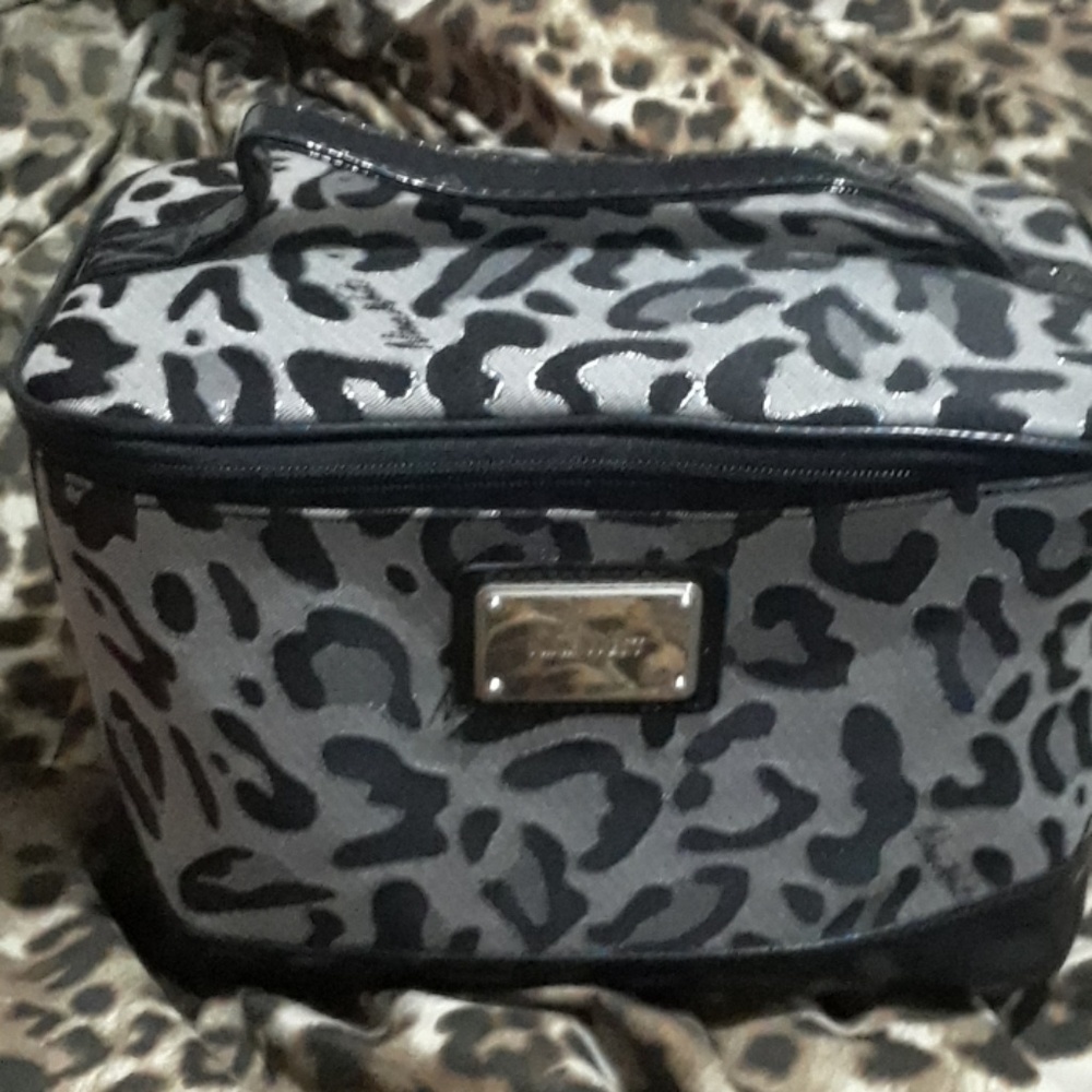 NINE WEST TRAIN CASE